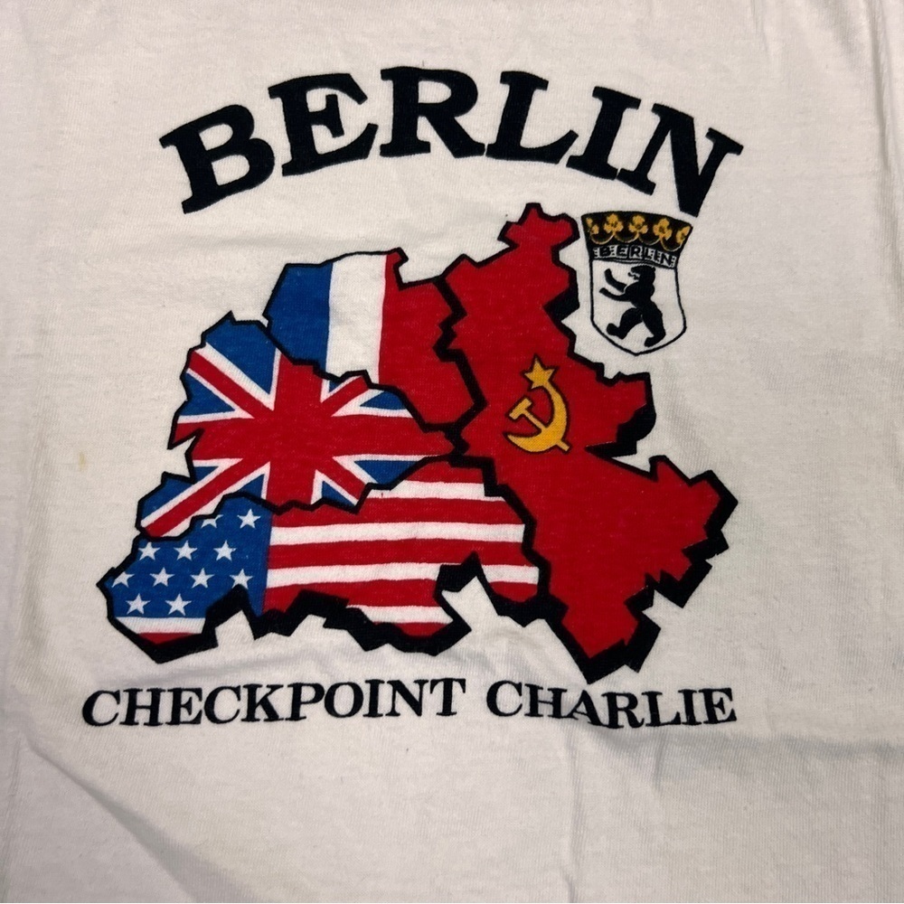 Vintage Berlin Checkpoint Charlie t-shirt graphic tee - Picture 3 of 9